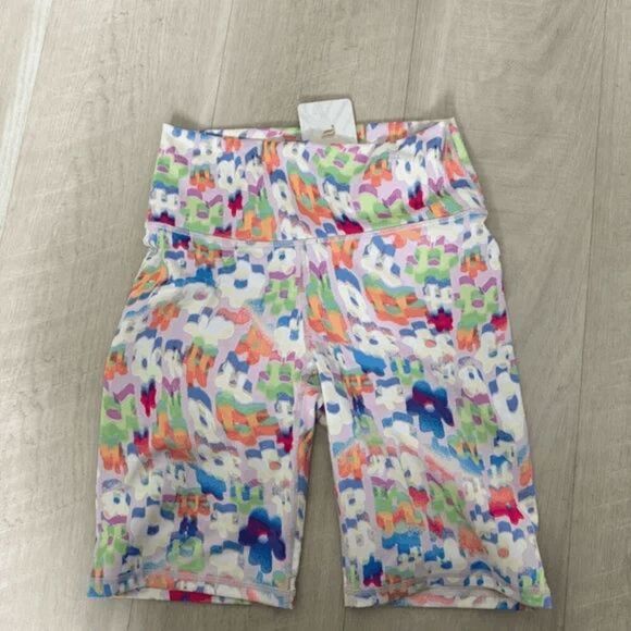 NWT Size 3X Fabletics Define High Waisted Shorts - Picture 3 of 3